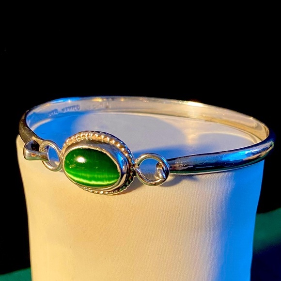 Jewelry - Vintage (c.1971) Sterling Silver bracelet with green stone